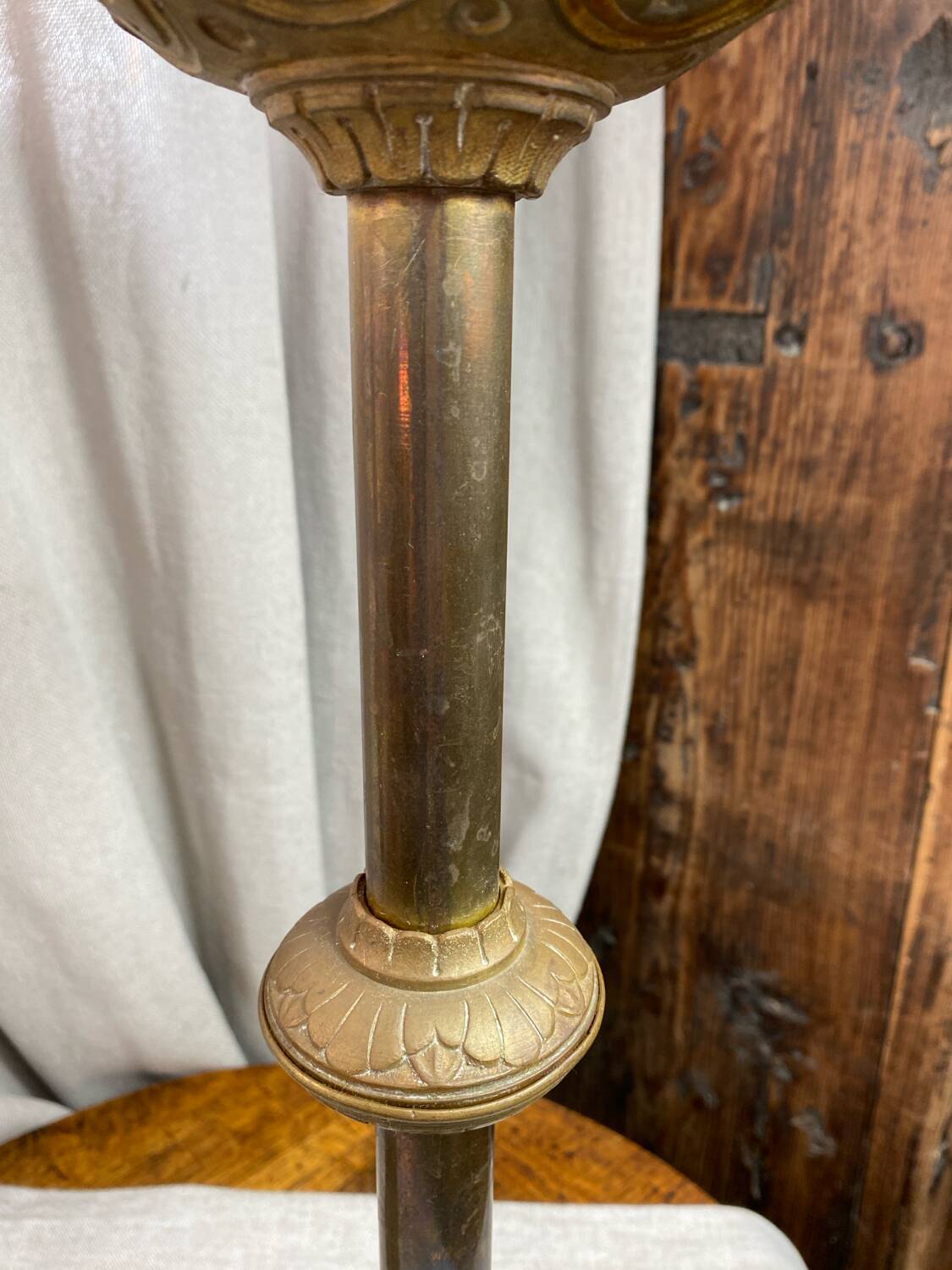 Paire de piques-cierges d’église en bronze et laiton