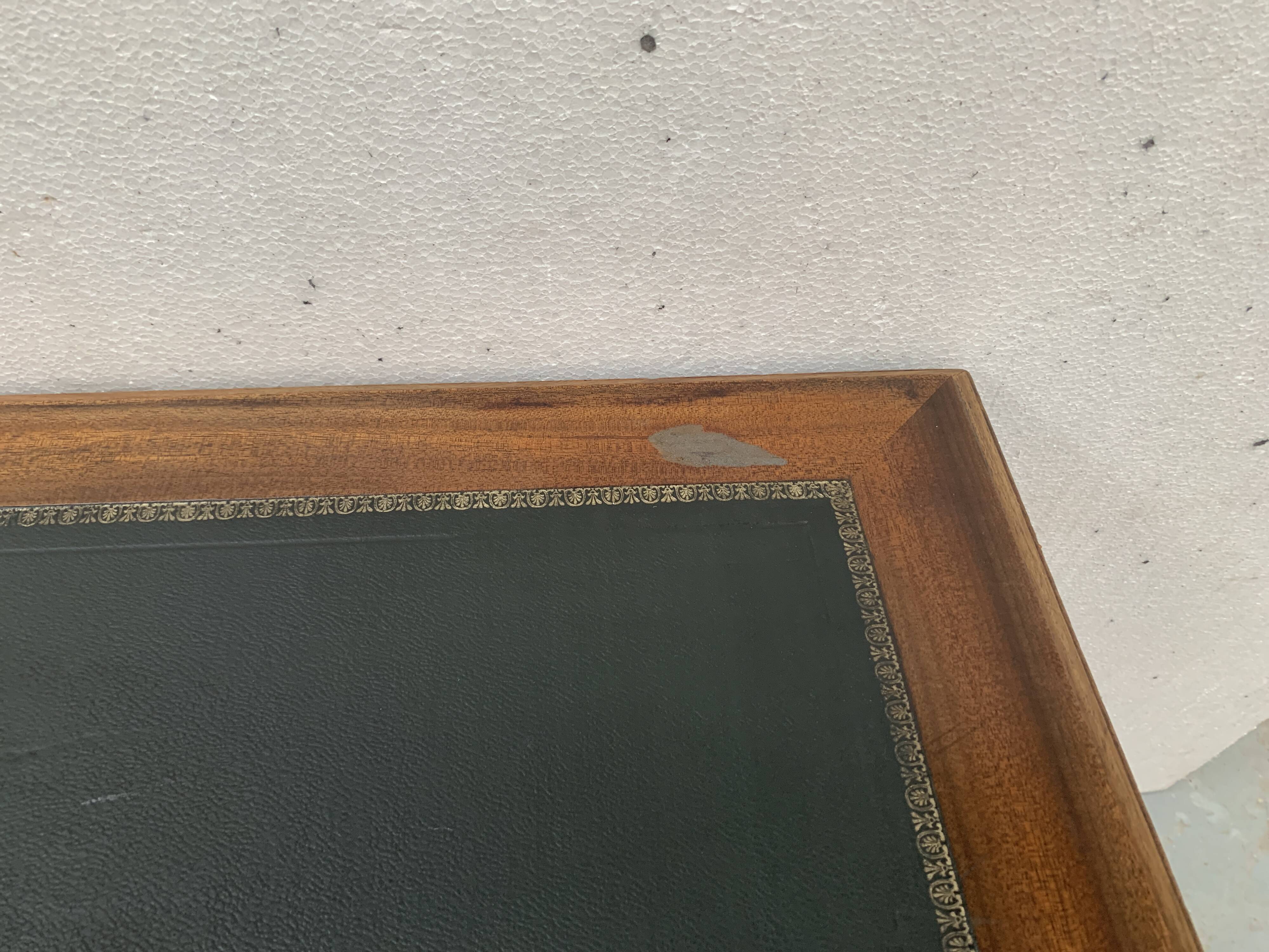 Bureau a caissons de style Empire en acajou et placage XX siècle