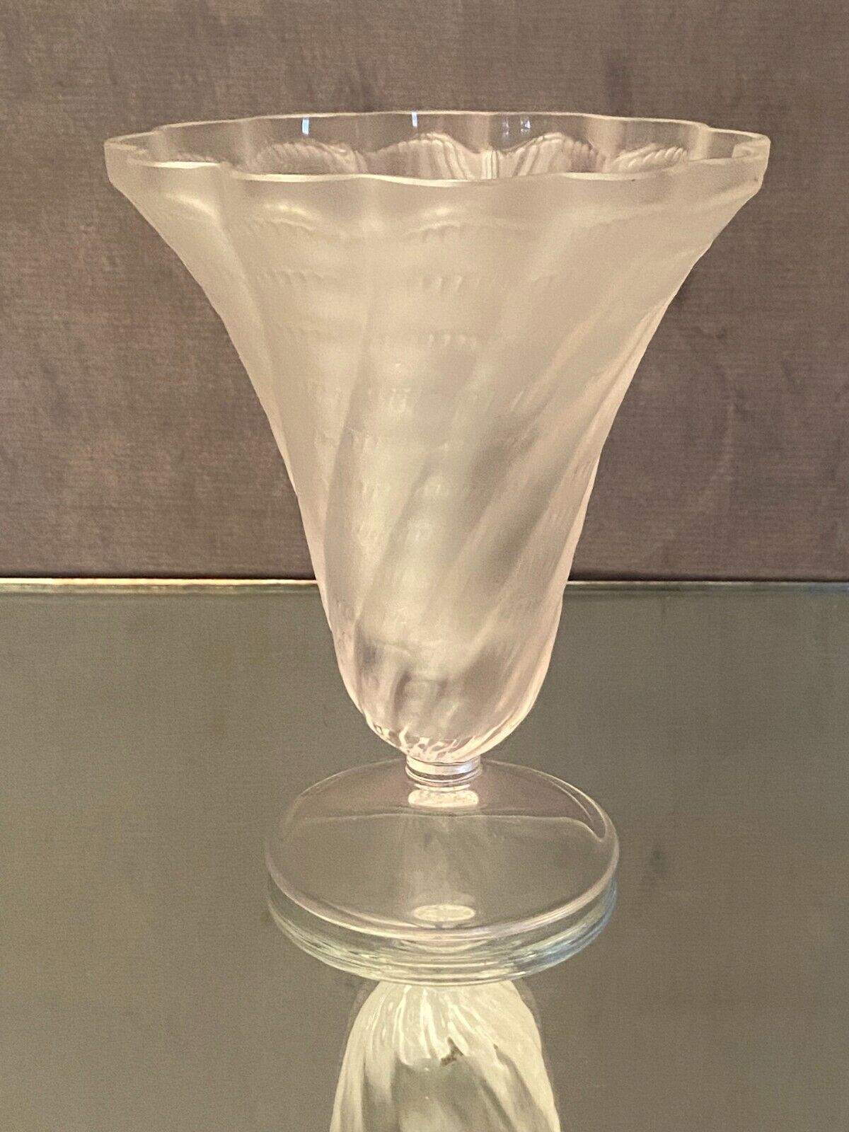 Vase signed lalique