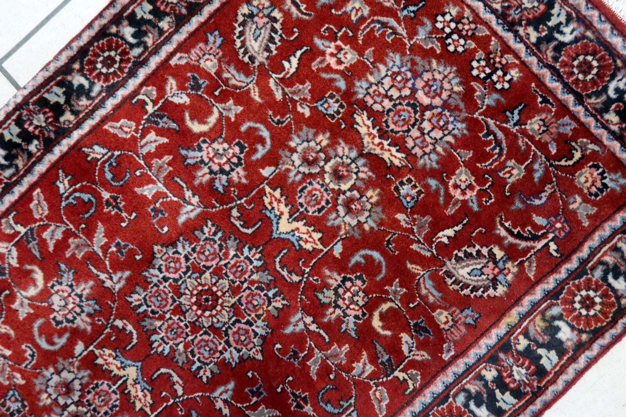 Handmade vintage Persian Sarouk rug 76cm x 122cm, 1970s