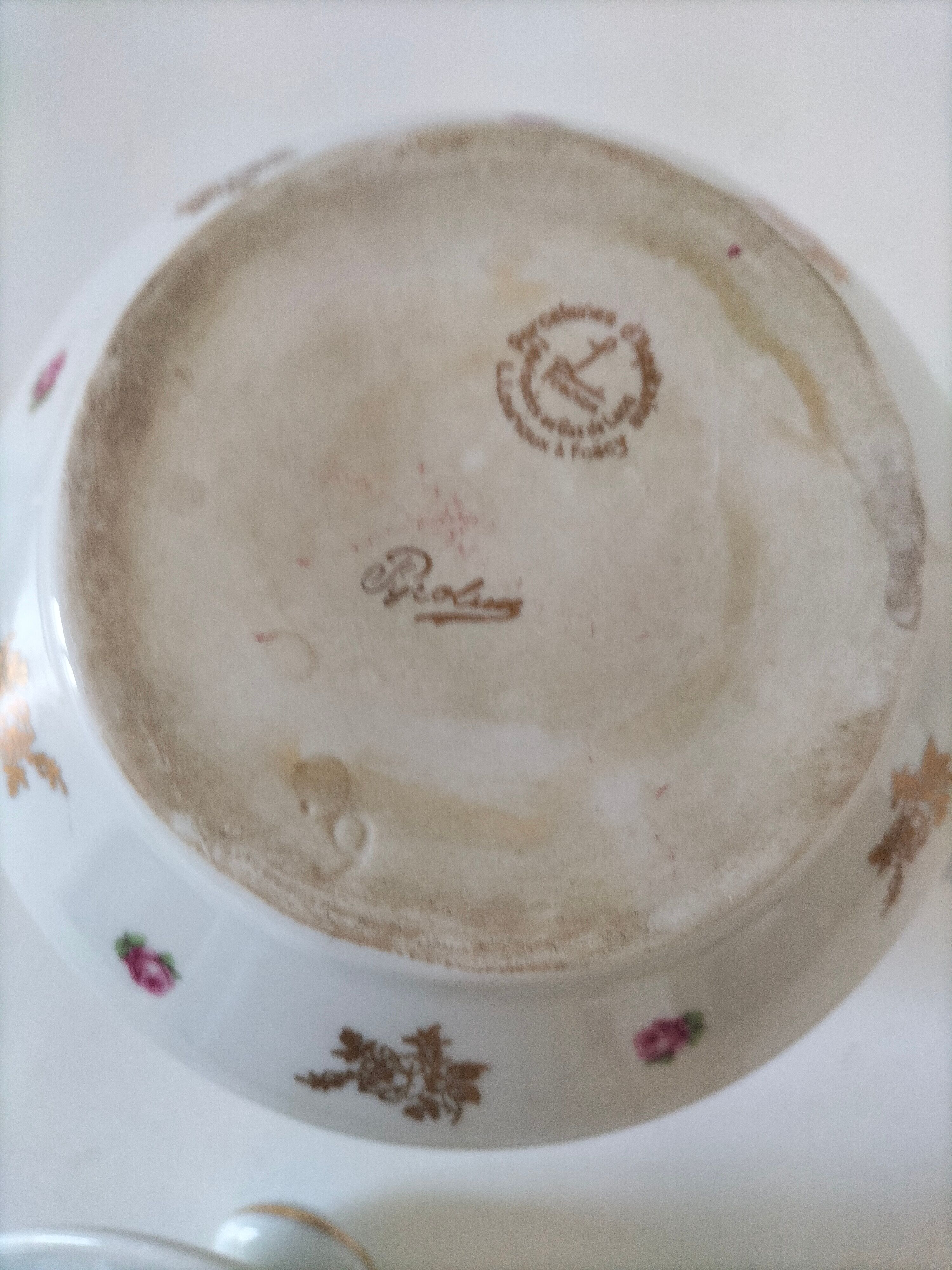 Porcelain teapot Louis Lourioux, decorated with roses and pyroluxe gilding.