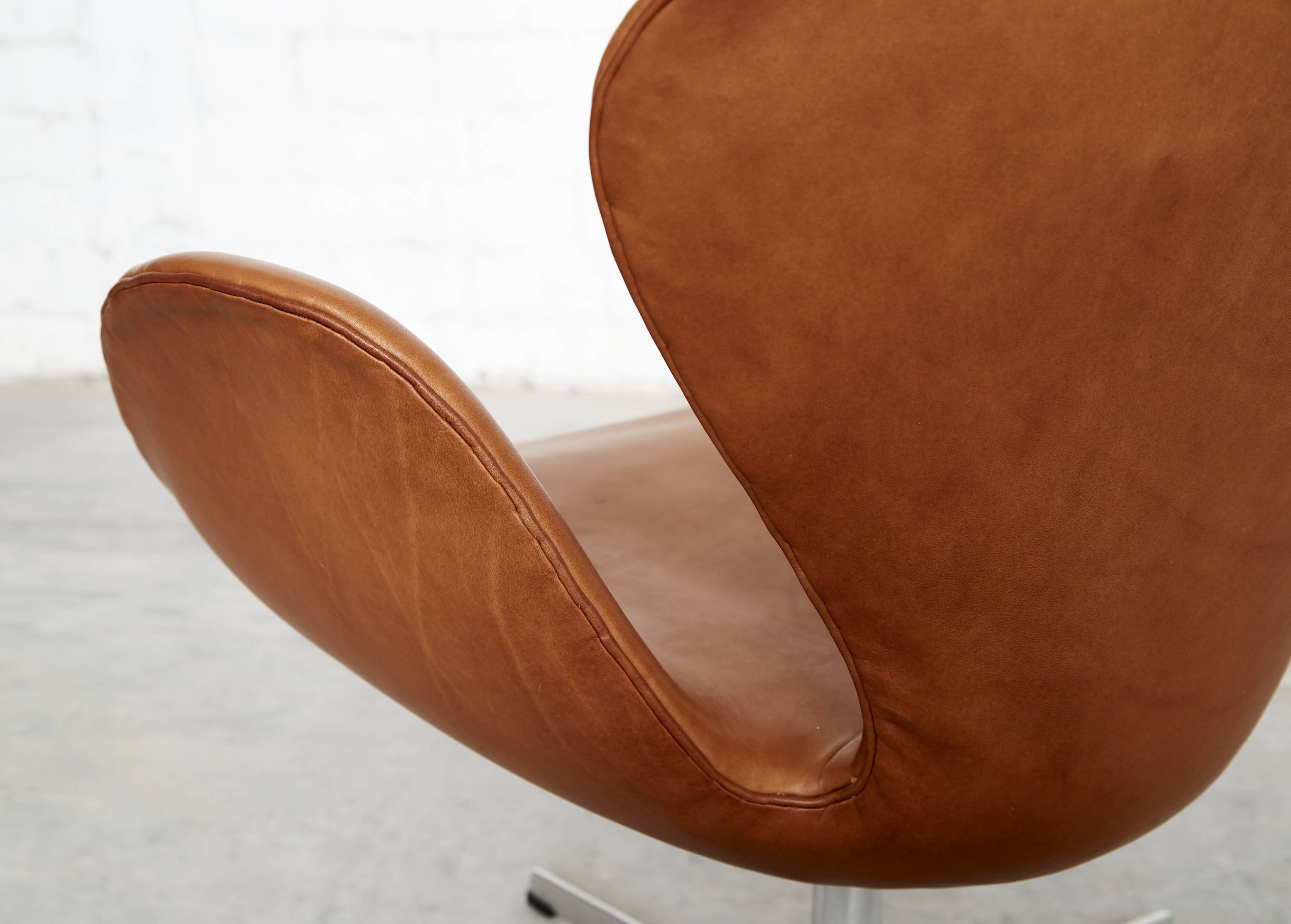 Arne Jacobsen Swan Chair for Fritz Hansen