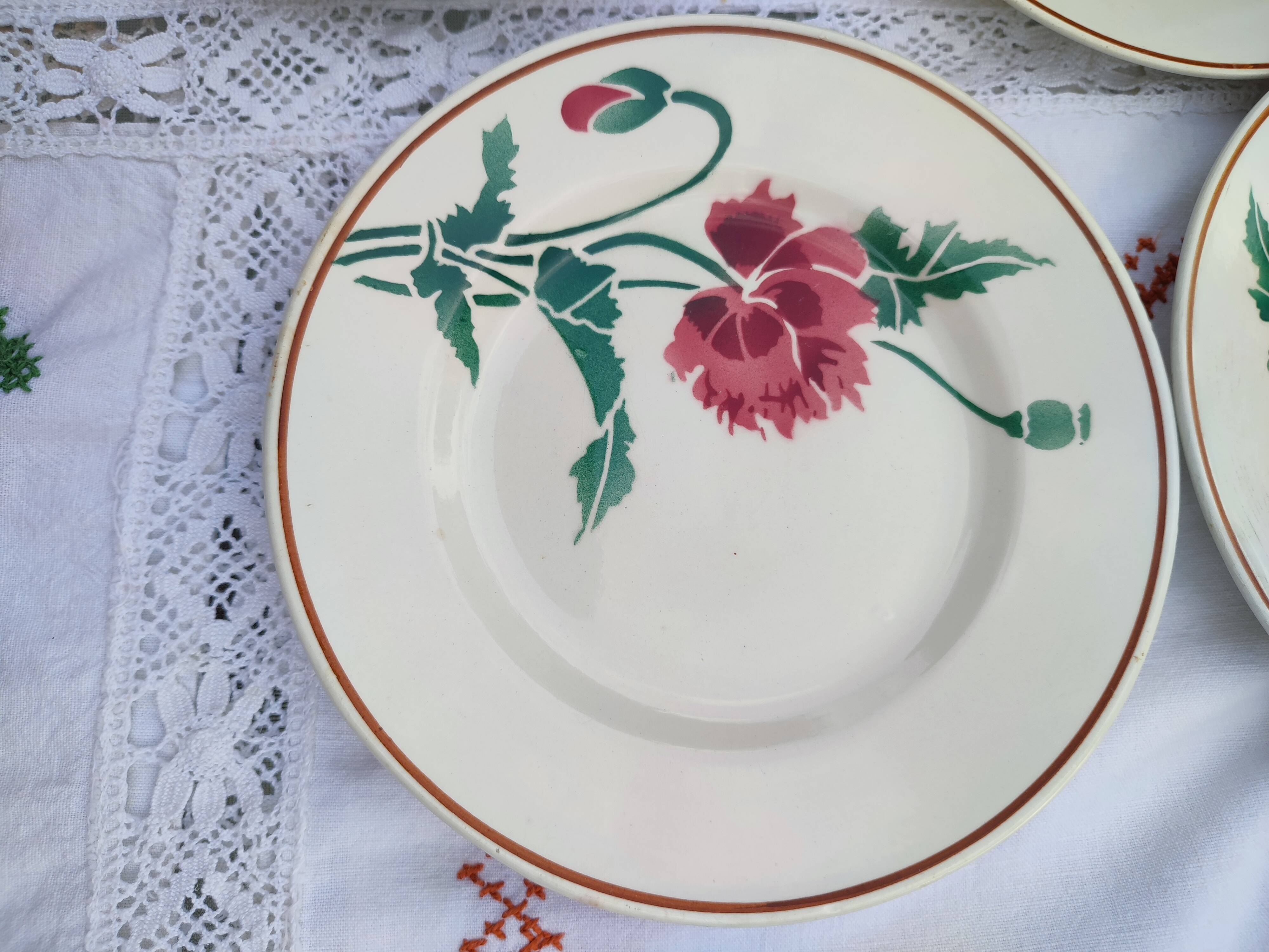 Set of 7 dessert plates