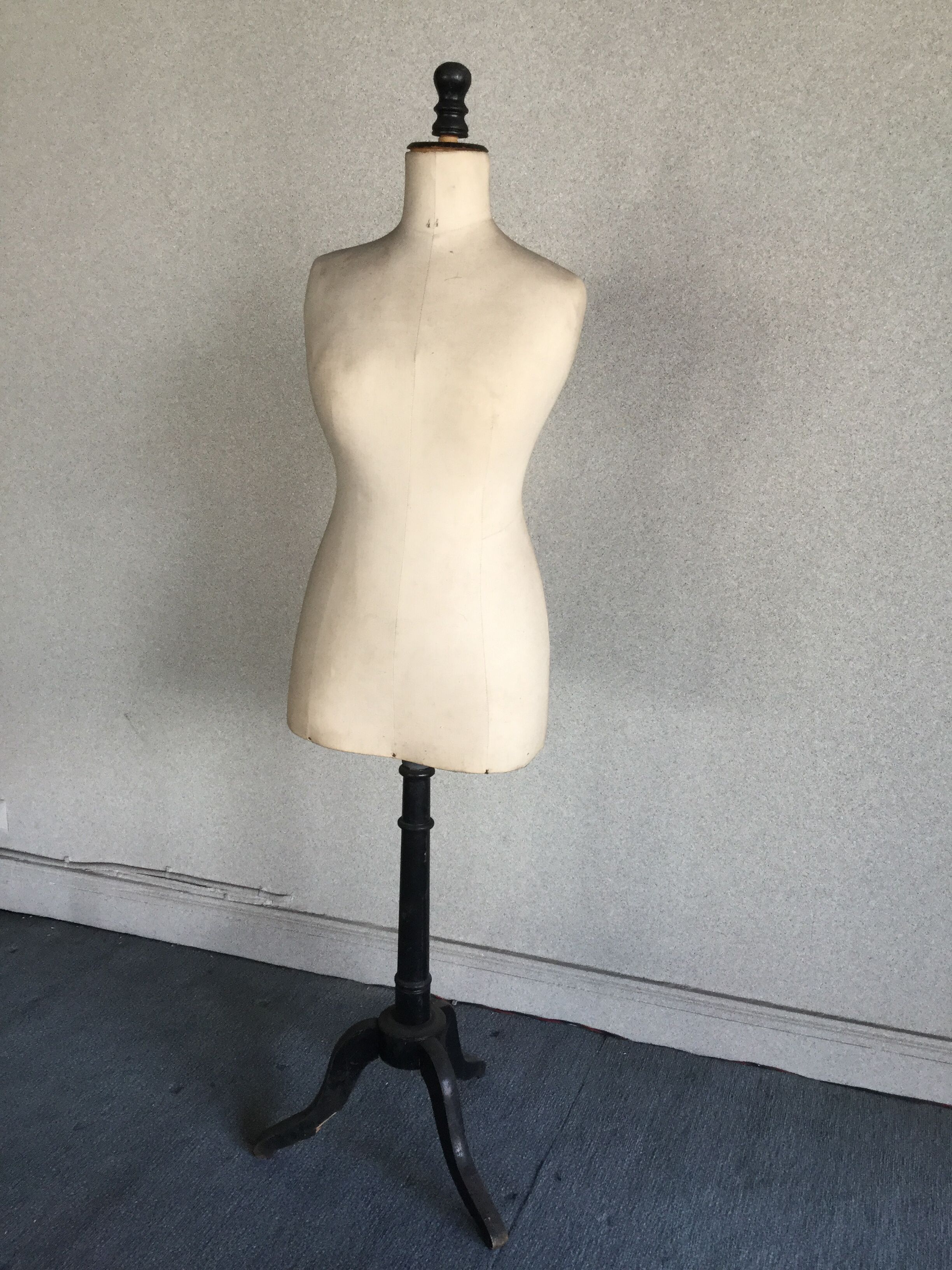 Dressmaker's mannequin