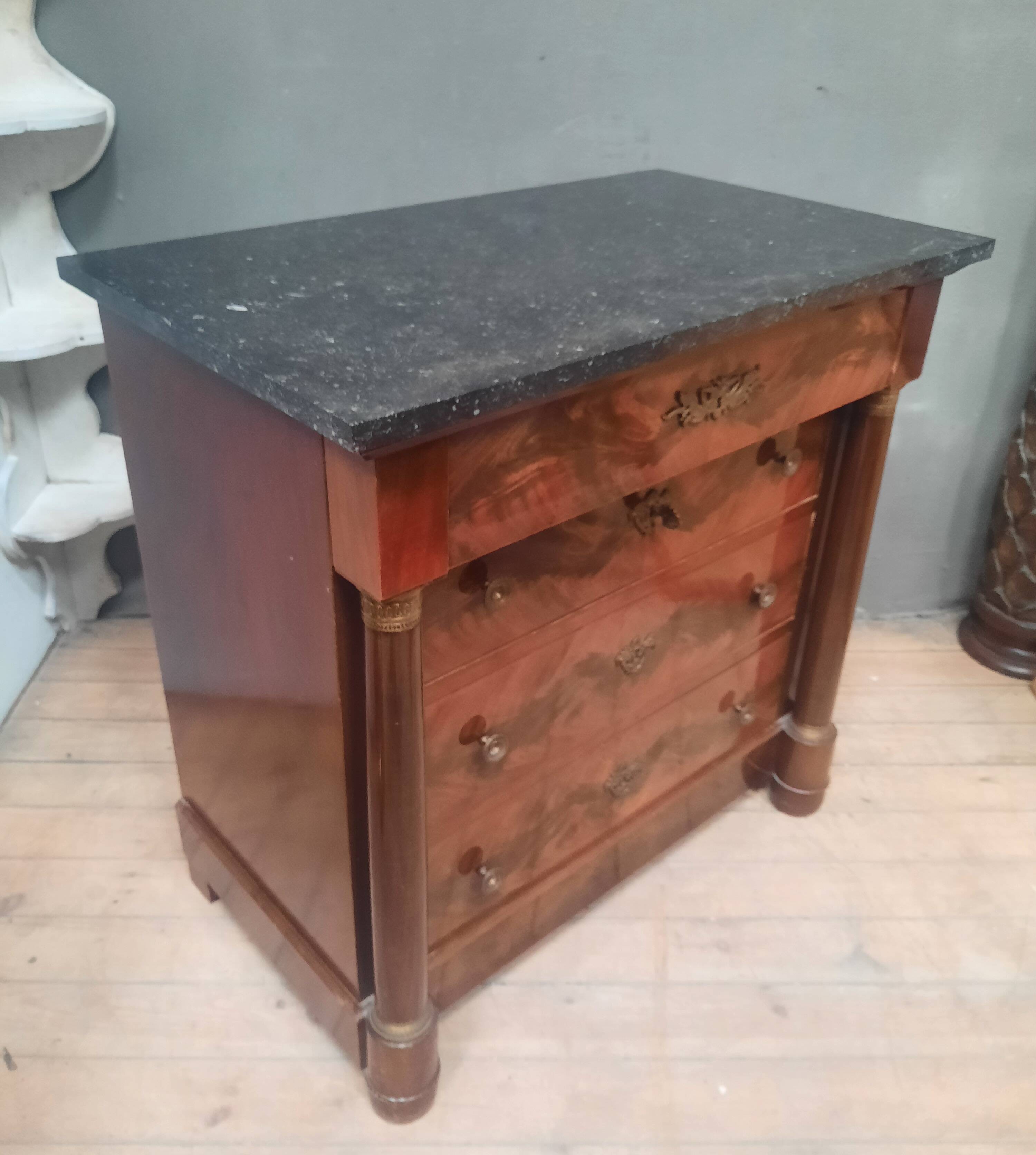 Commode en acajou style empire