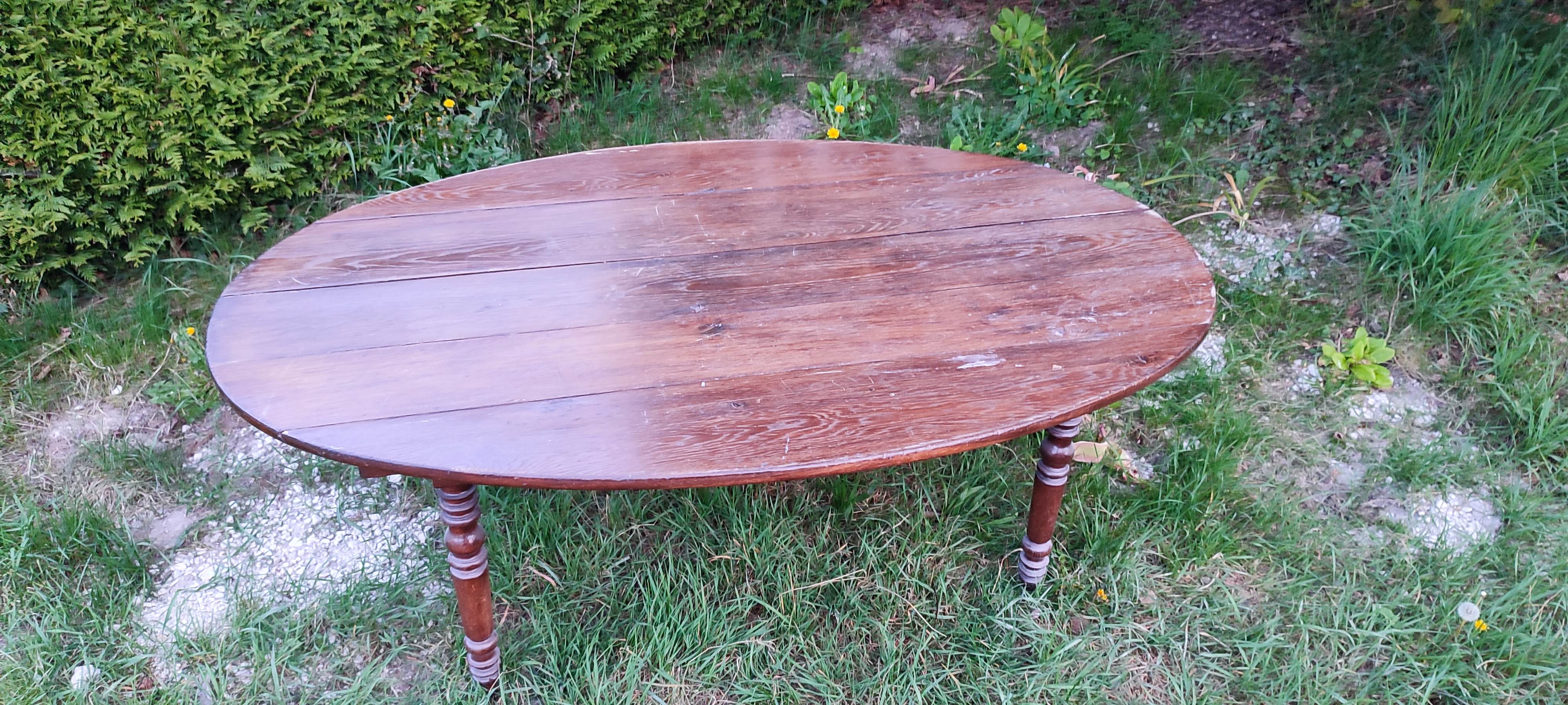 Large table with oval oak shutters 190cm