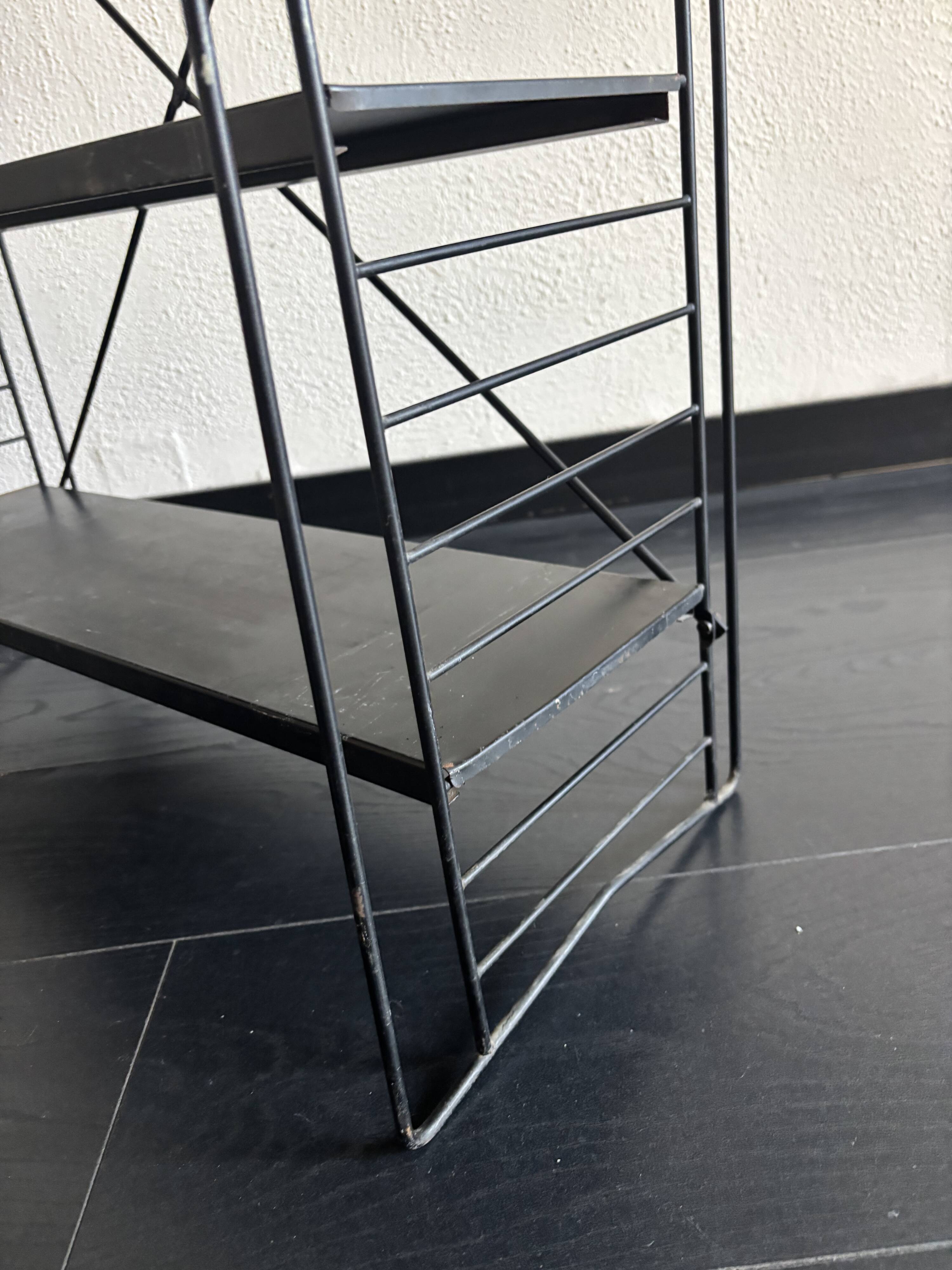 Etagère vintage 1950 tomado sur pieds design A.Dekker noire - 84 x 25 cm
