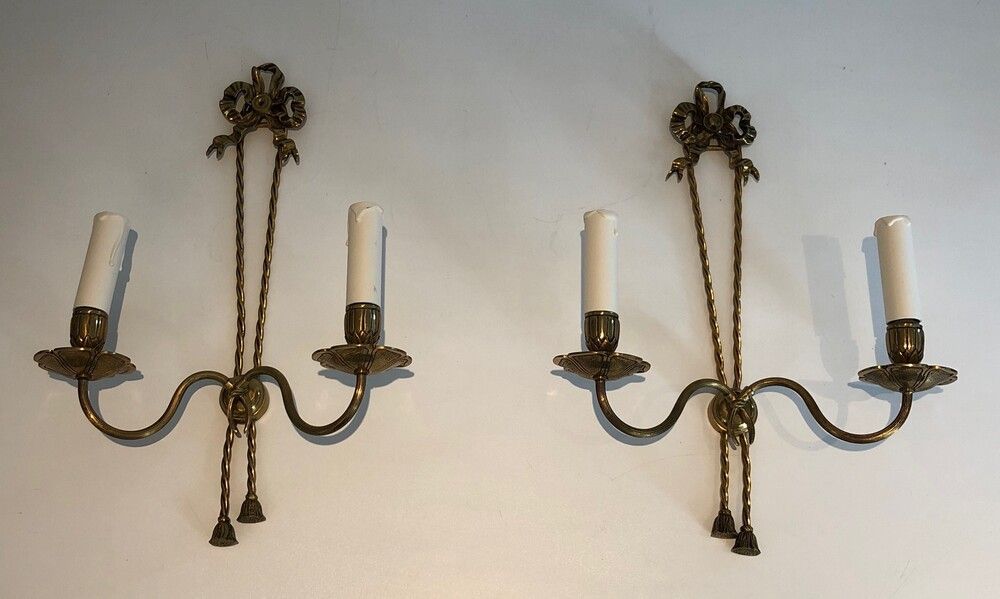 Paire d'appliques en bronze de style Louis XVI