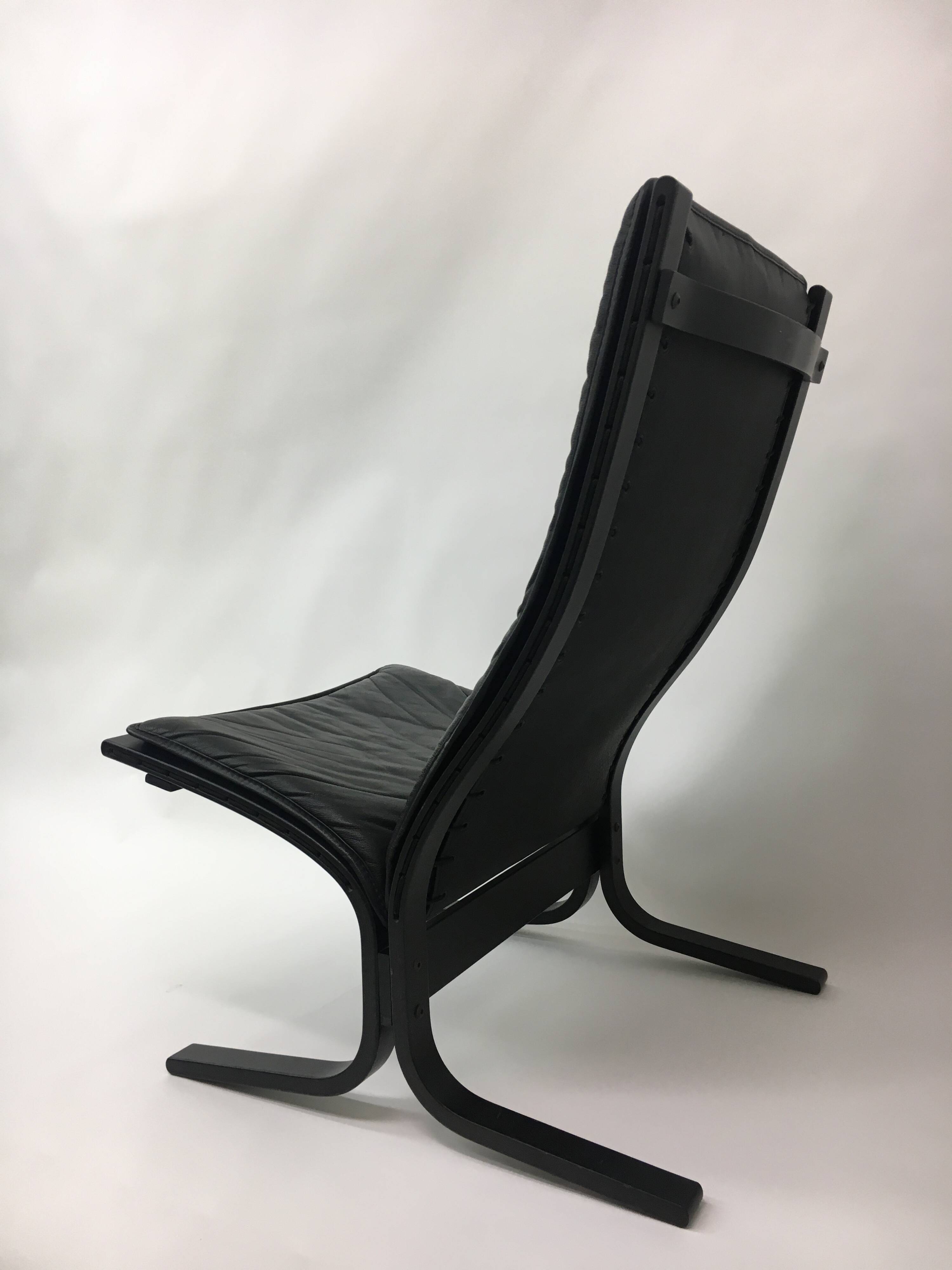 Mid-Century design black leather lounge chair by Ingmar Relling for Westnof
