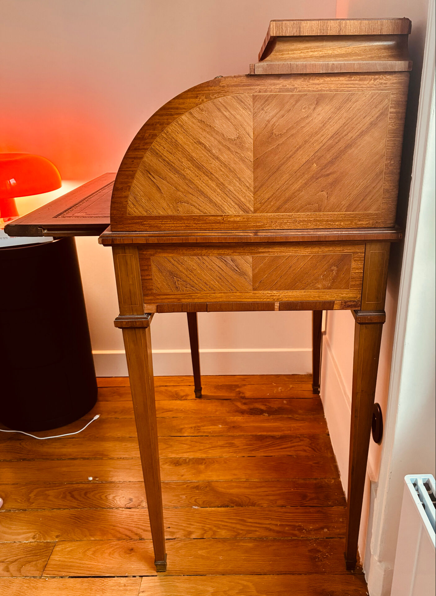 Cylinder desk