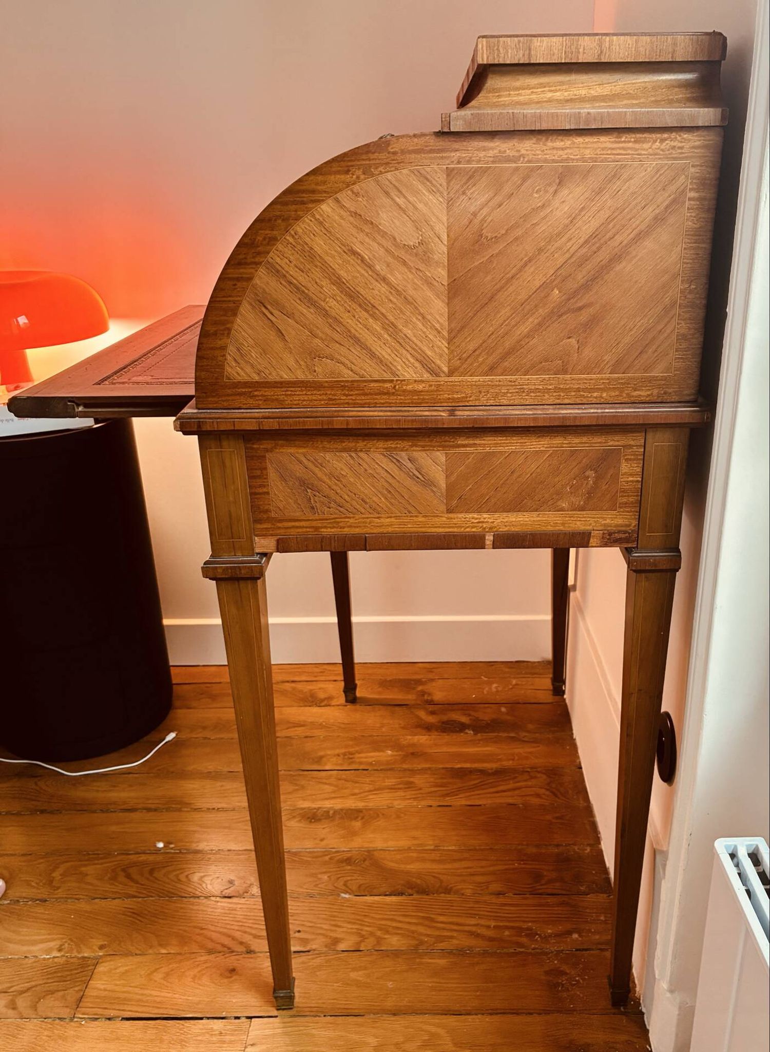 Cylinder desk