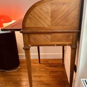 Cylinder desk