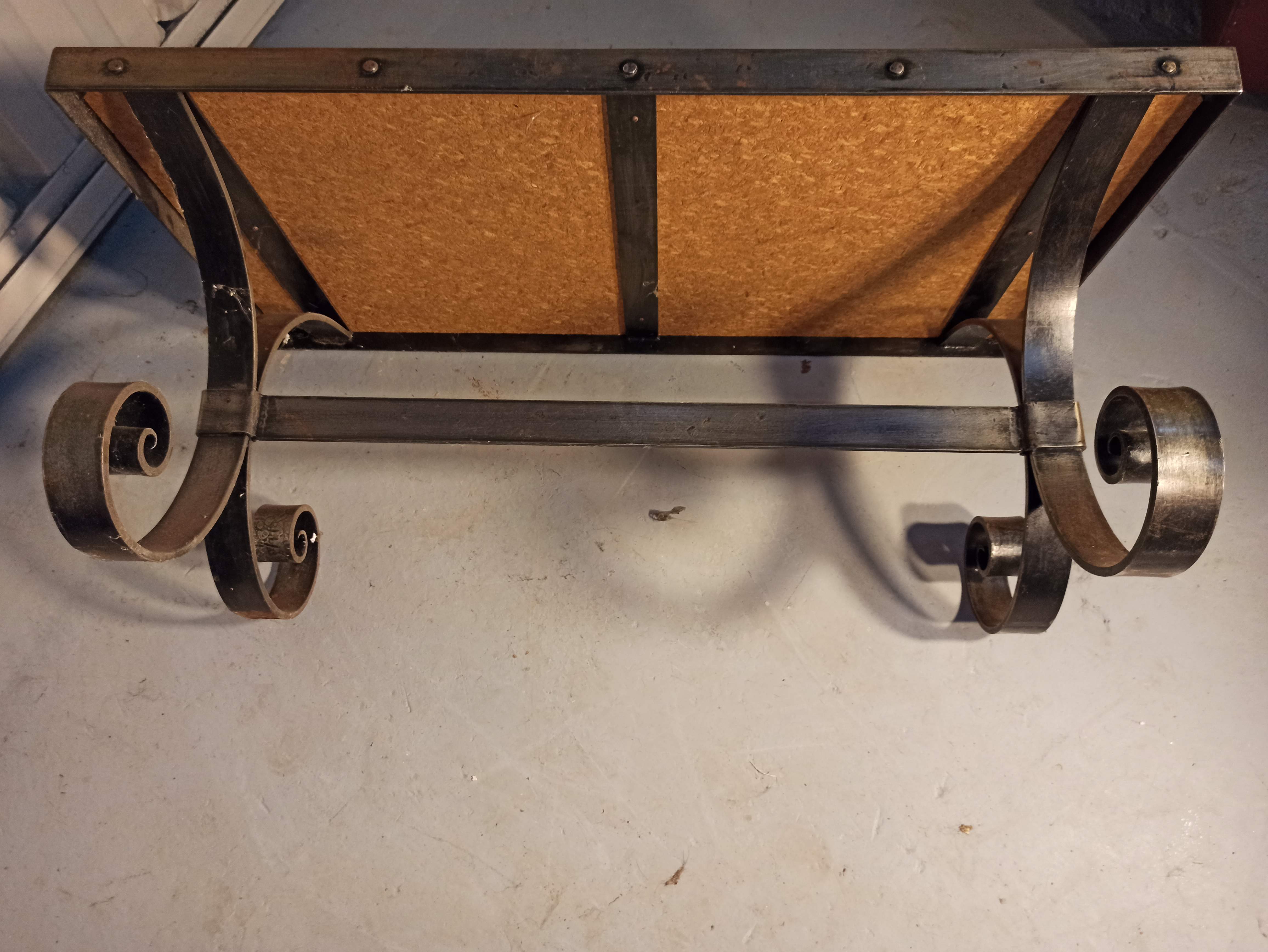 Base table in wrought iron thicken and tiled floor