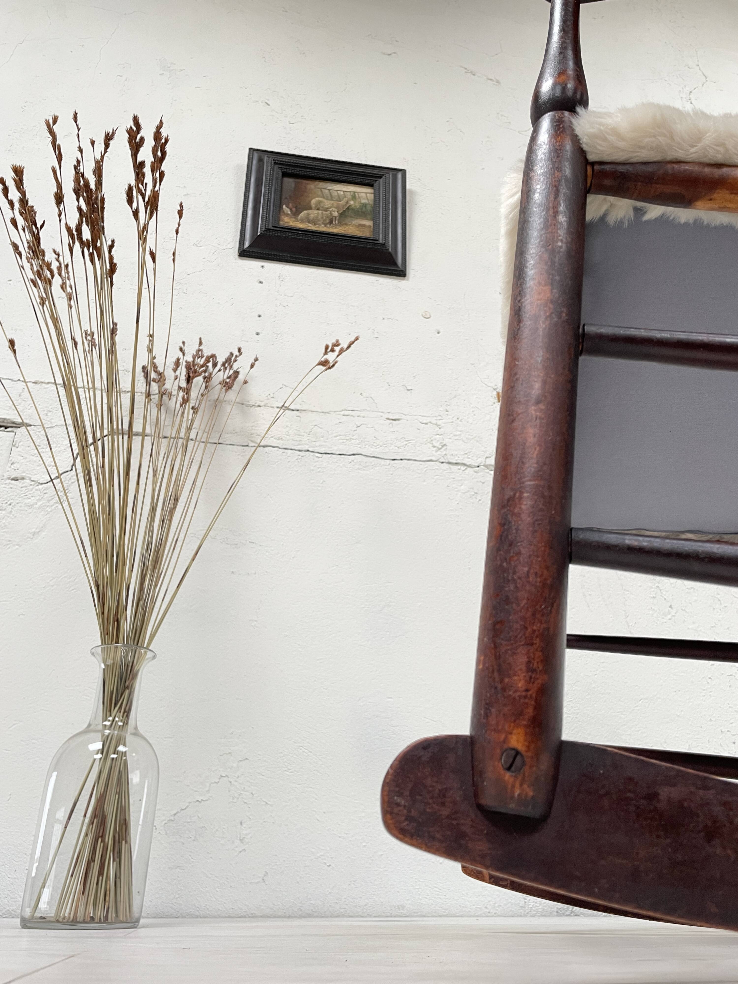 Rocking chair shaker