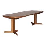 Extendable oak table