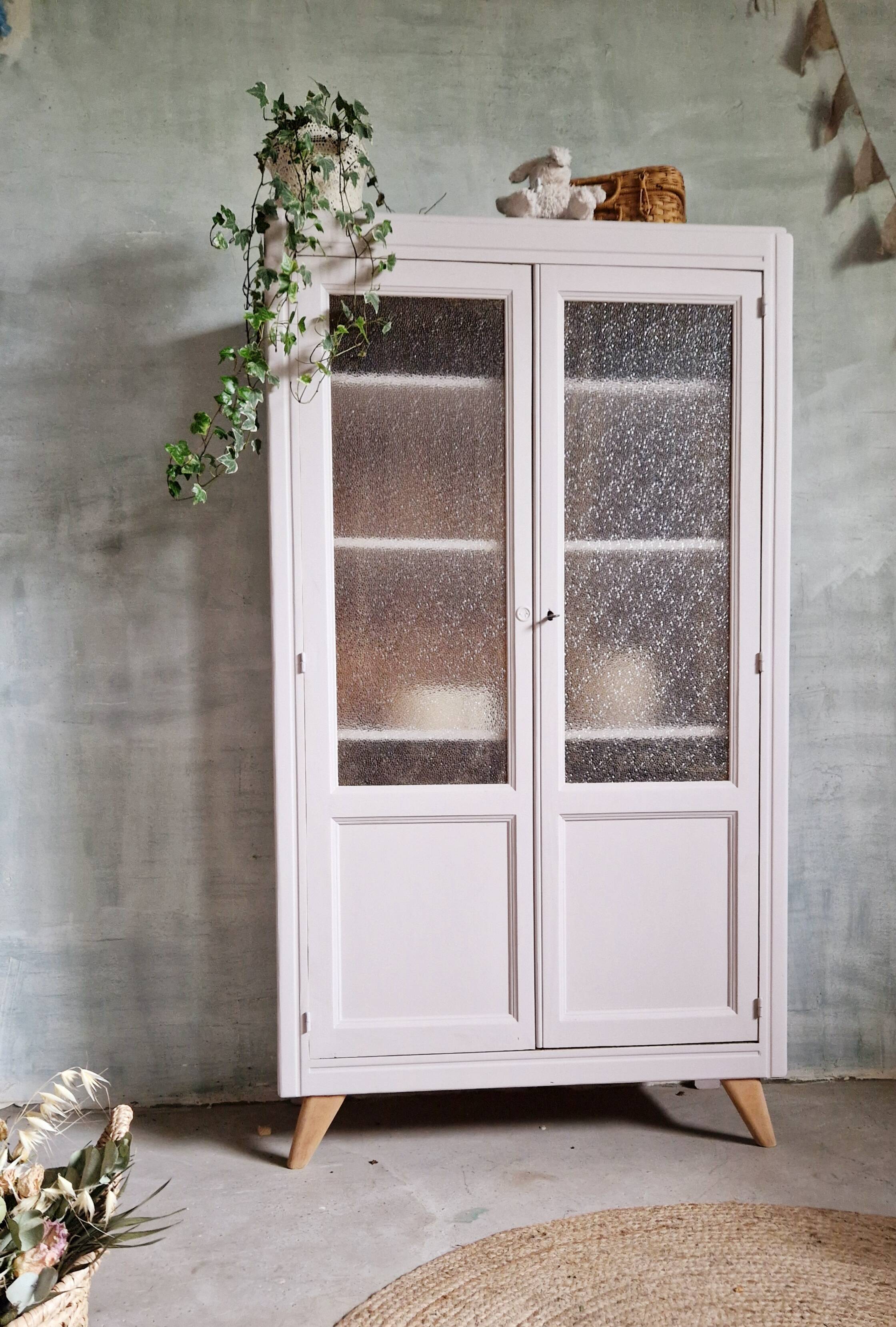 Beautiful vintage display cabinet