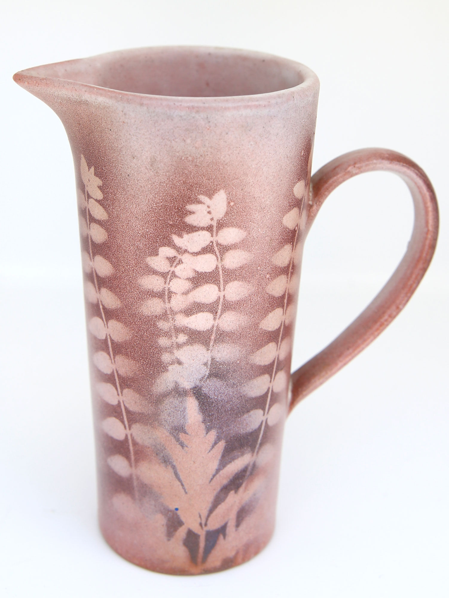 Pichet vintage aux plantes en négatif dans les tons rose / violet