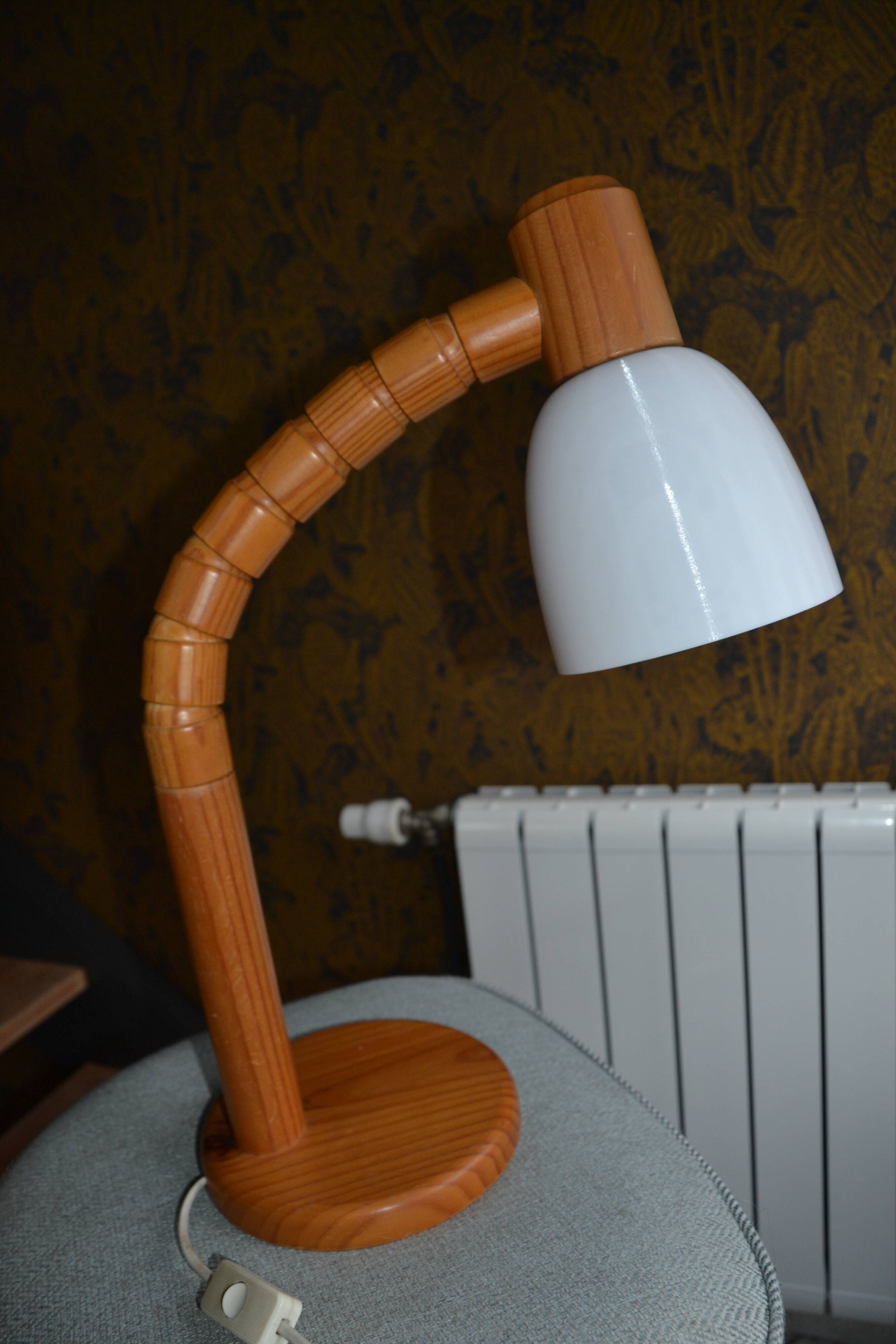 Vintage pine articulated lamp