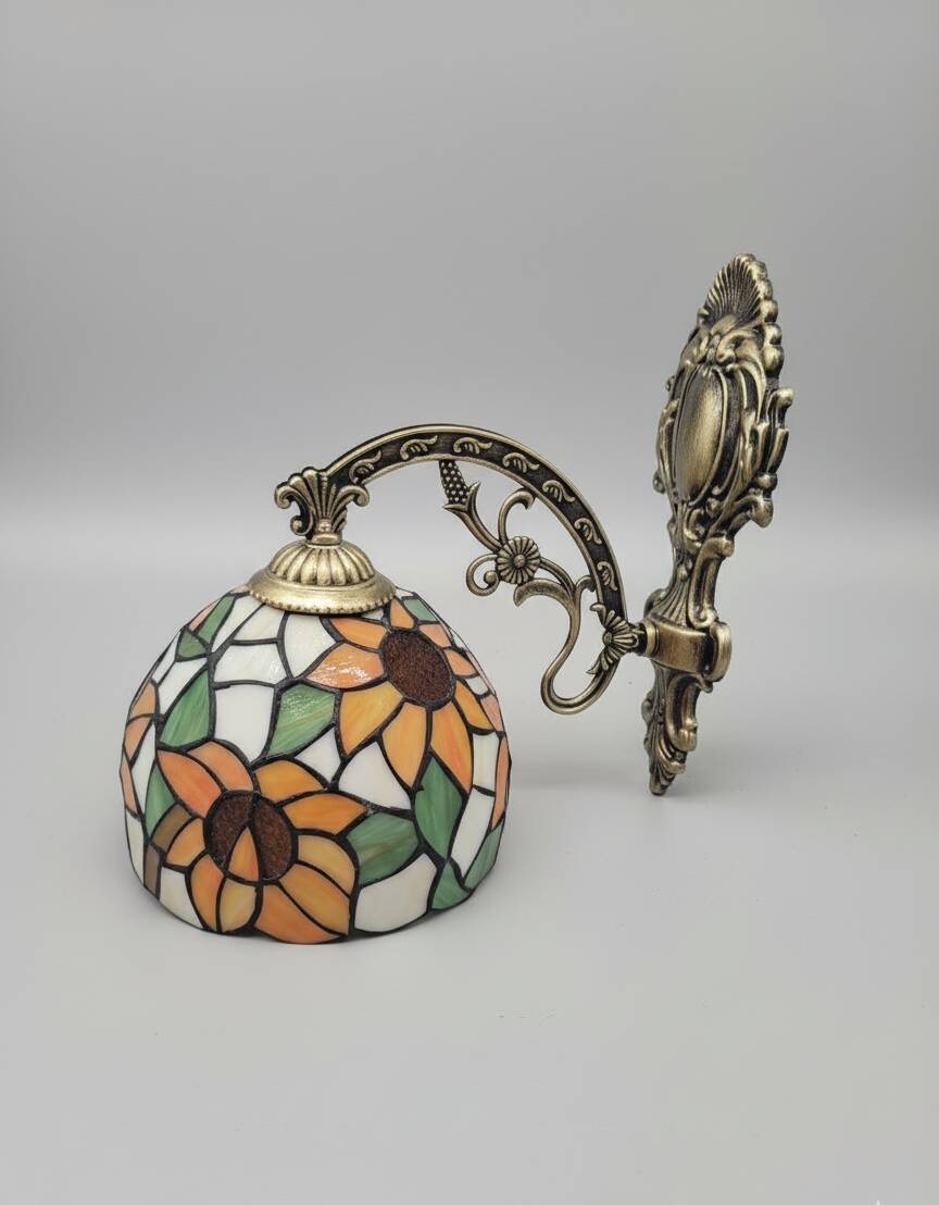 Tiffany style wall lamp