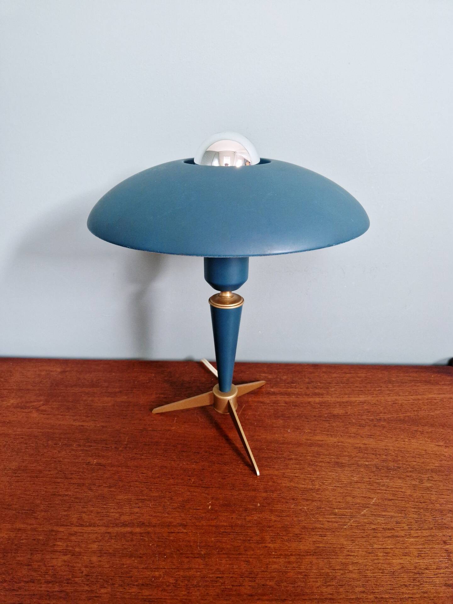 Philips tripod lamp, model Bijou, design by Louis Kalff, 1950
