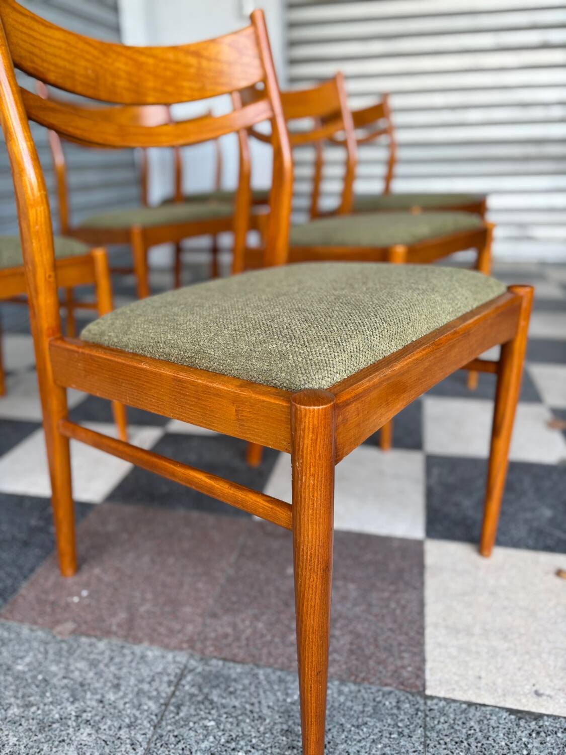 Set of 6 Scandinavian style chairs