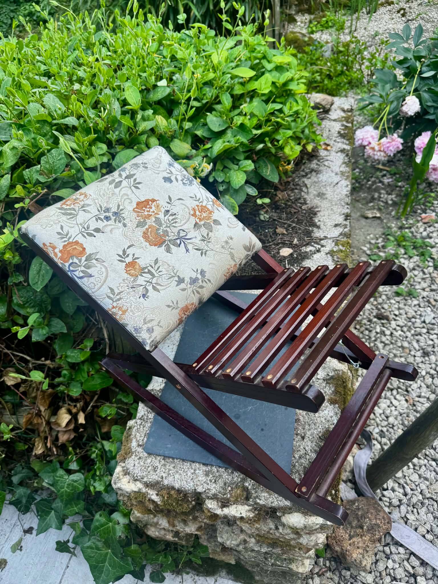 Folding footrest with vintage embroidery