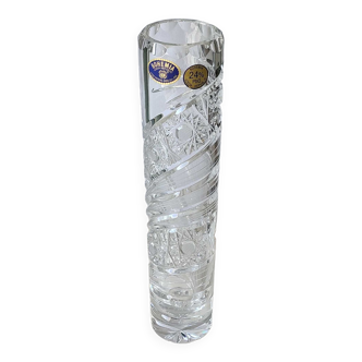 Vase tubulaire vintage en cristal de Bohème taillé. Motifs étoilés/croisillons