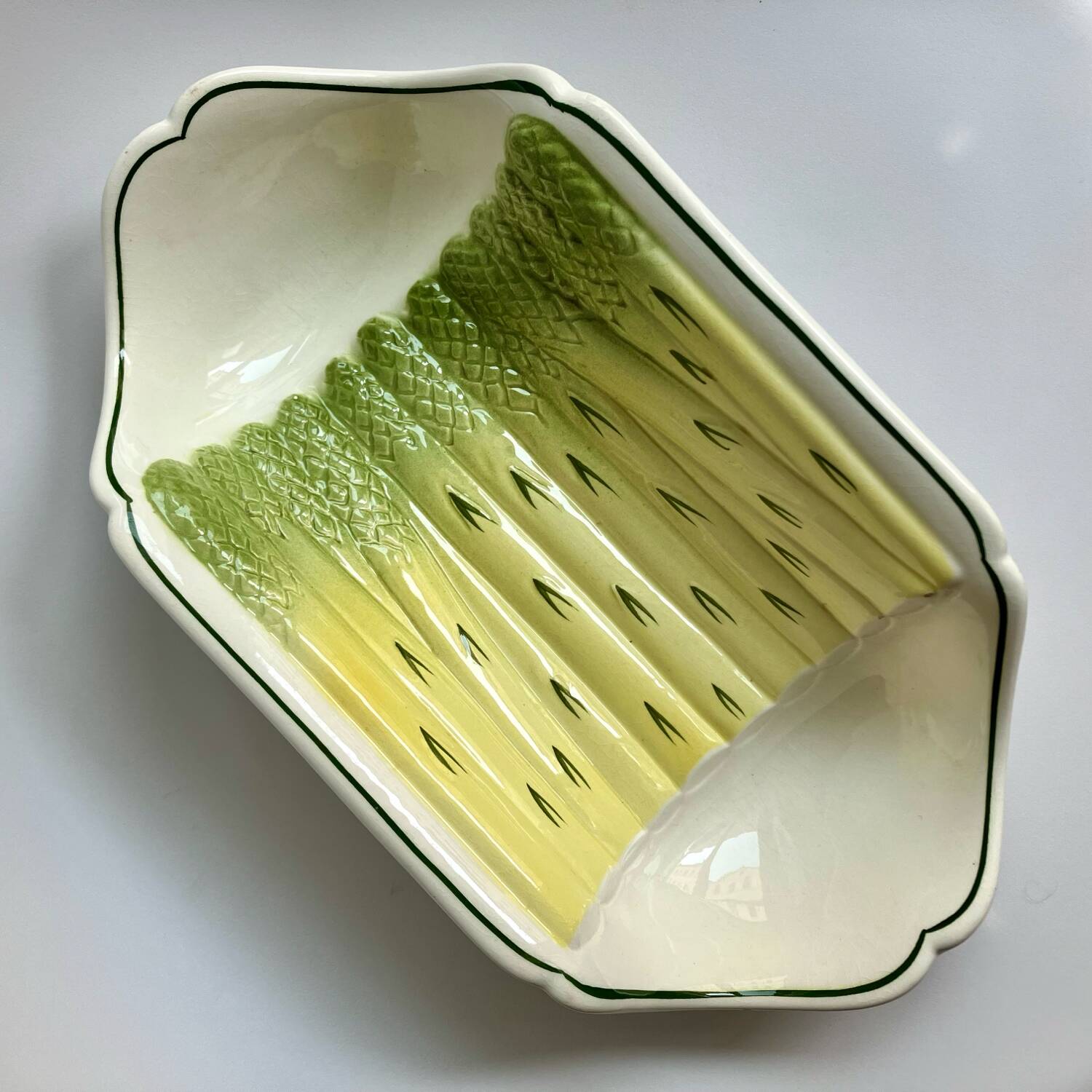 Large Salins asparagus dish