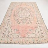 Tapis vintage oriental tons saumon et vert pastel, style faded 300x160