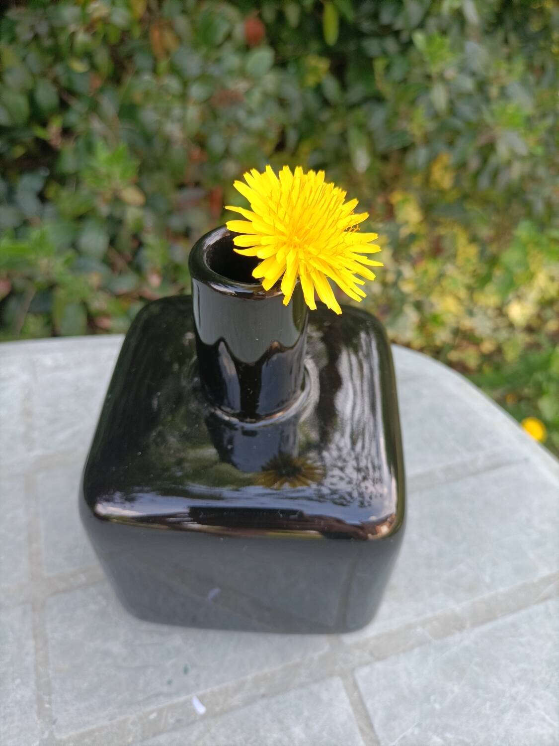 Vase Noir Cubique
