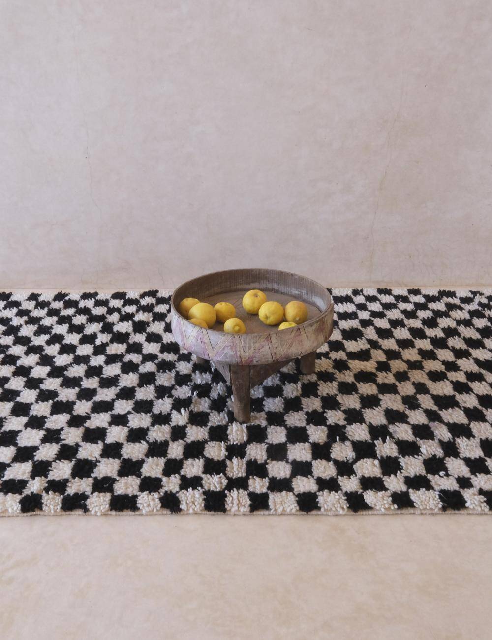 Black and white checkered rug - 193 x 117 cm