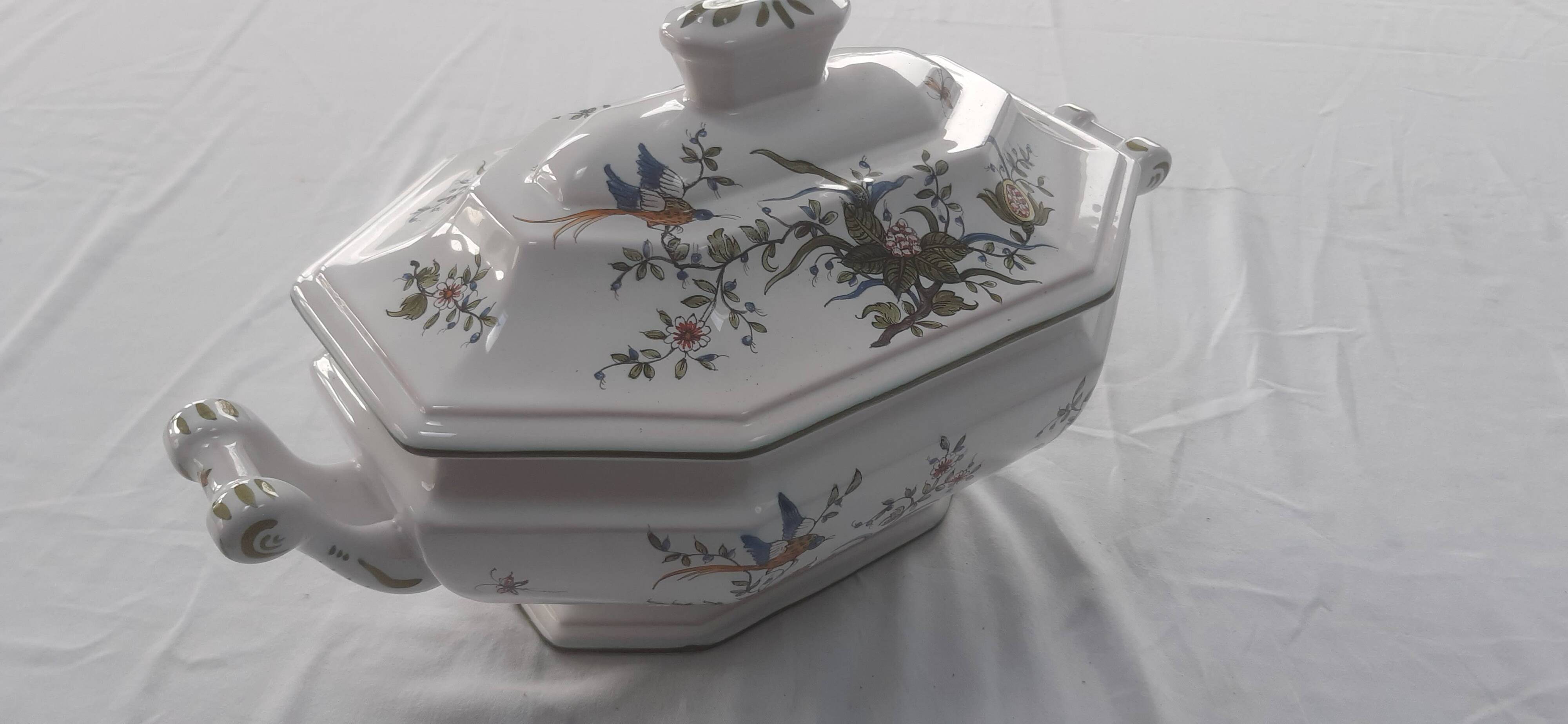 Lallier earthenware soup tureen in Moustiers