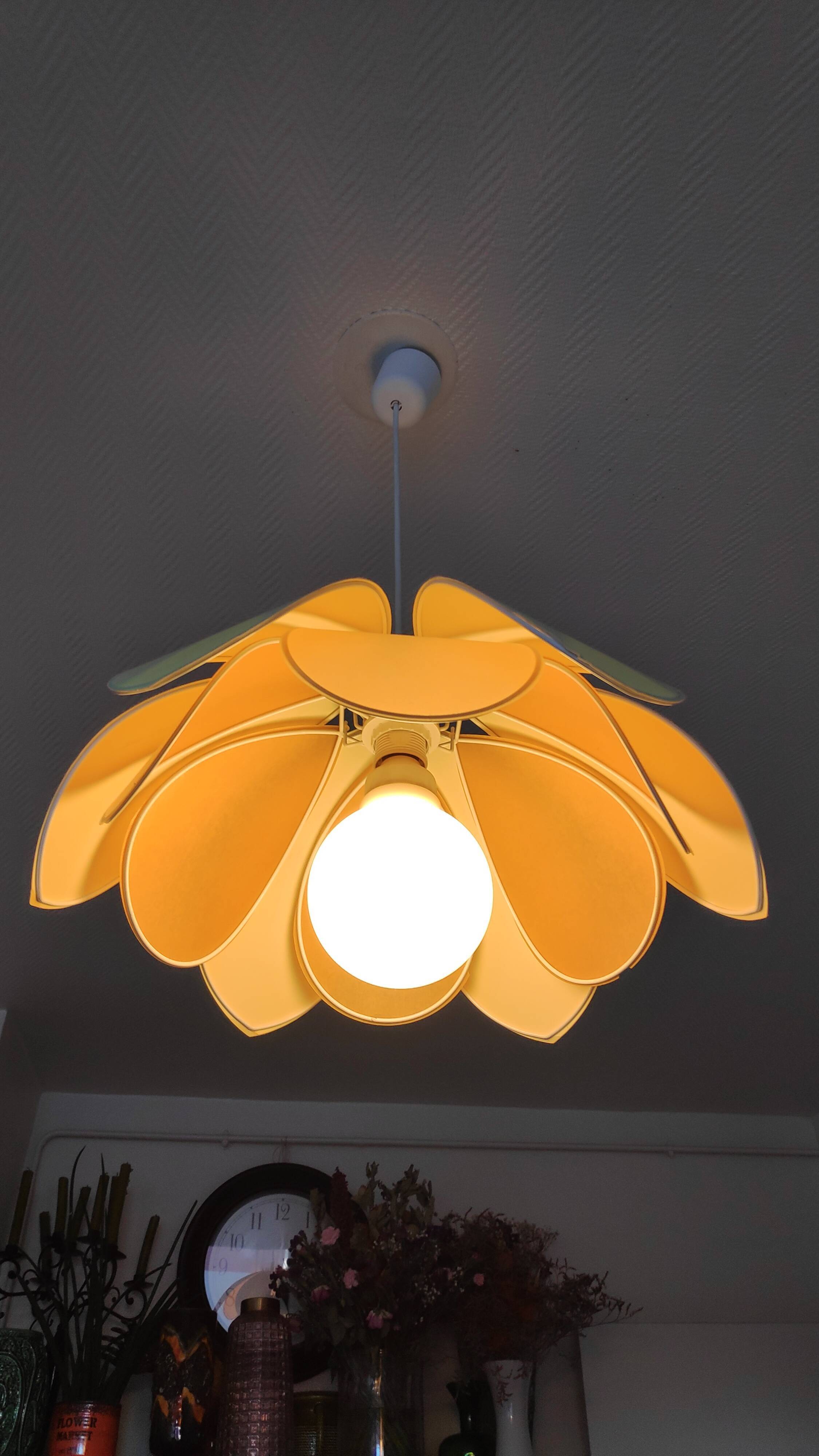 Vintage two-coloured and bi-corolla flower hanging