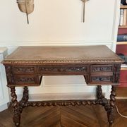 Louis XIII oak writing desk with carved twisted legs, late 19th century.