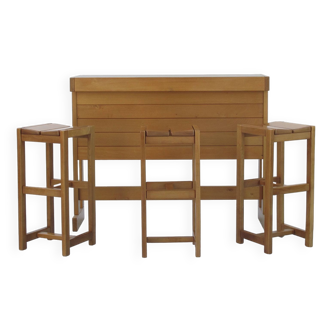 Bar and high stools in solid elm produced by the Regain group from the 80s