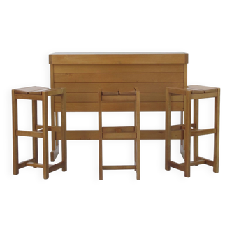 Bar and high stools in solid elm produced by the Regain group in the 80s