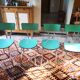 Ensemble de table extensible en formica et 4 chaises