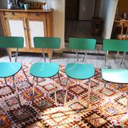Ensemble de table extensible en formica et 4 chaises