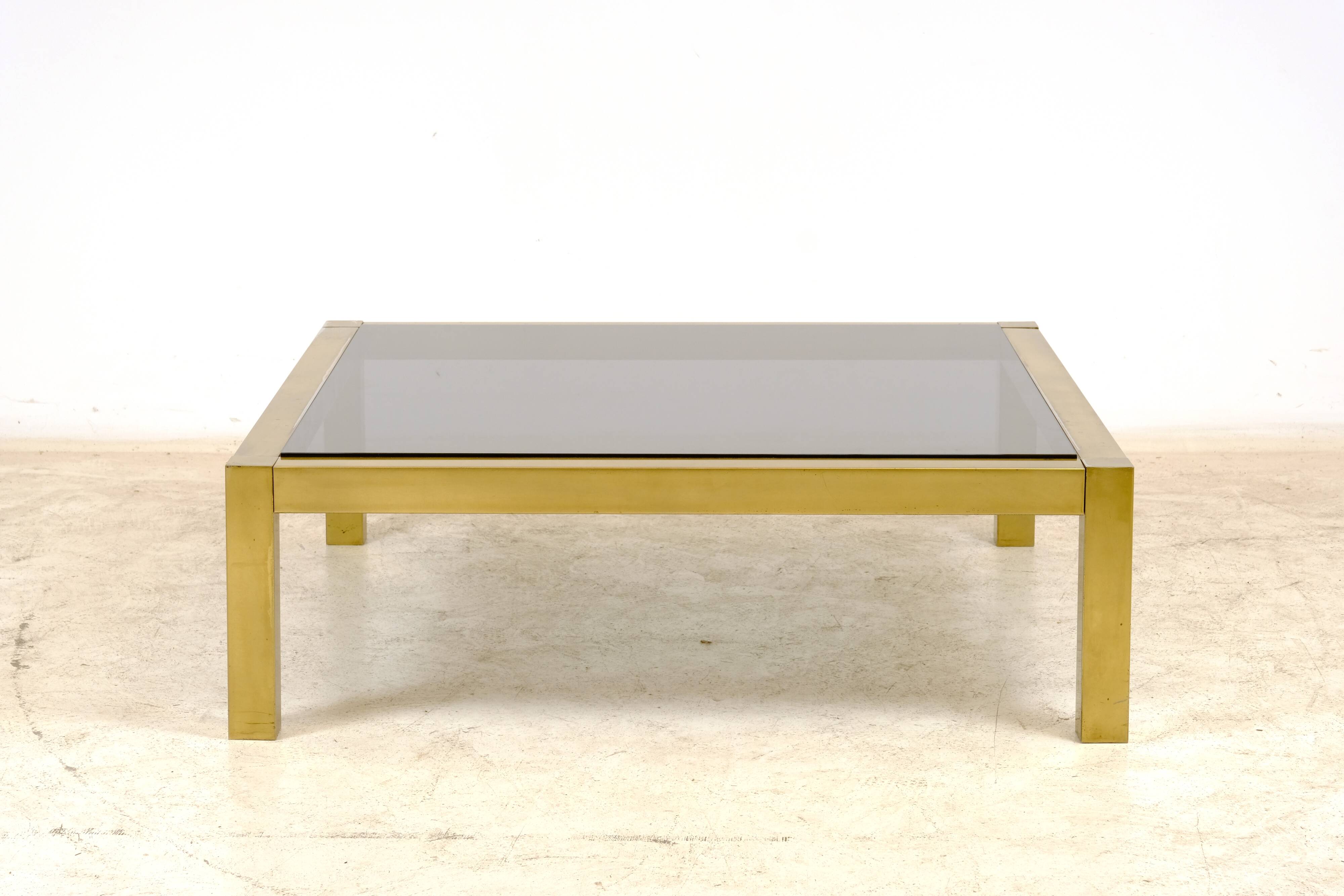 Table basse XXL laiton et verre fumé 1970