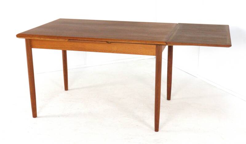 Extendable rectangular dining table "Horsbyg" - Danish design in teak