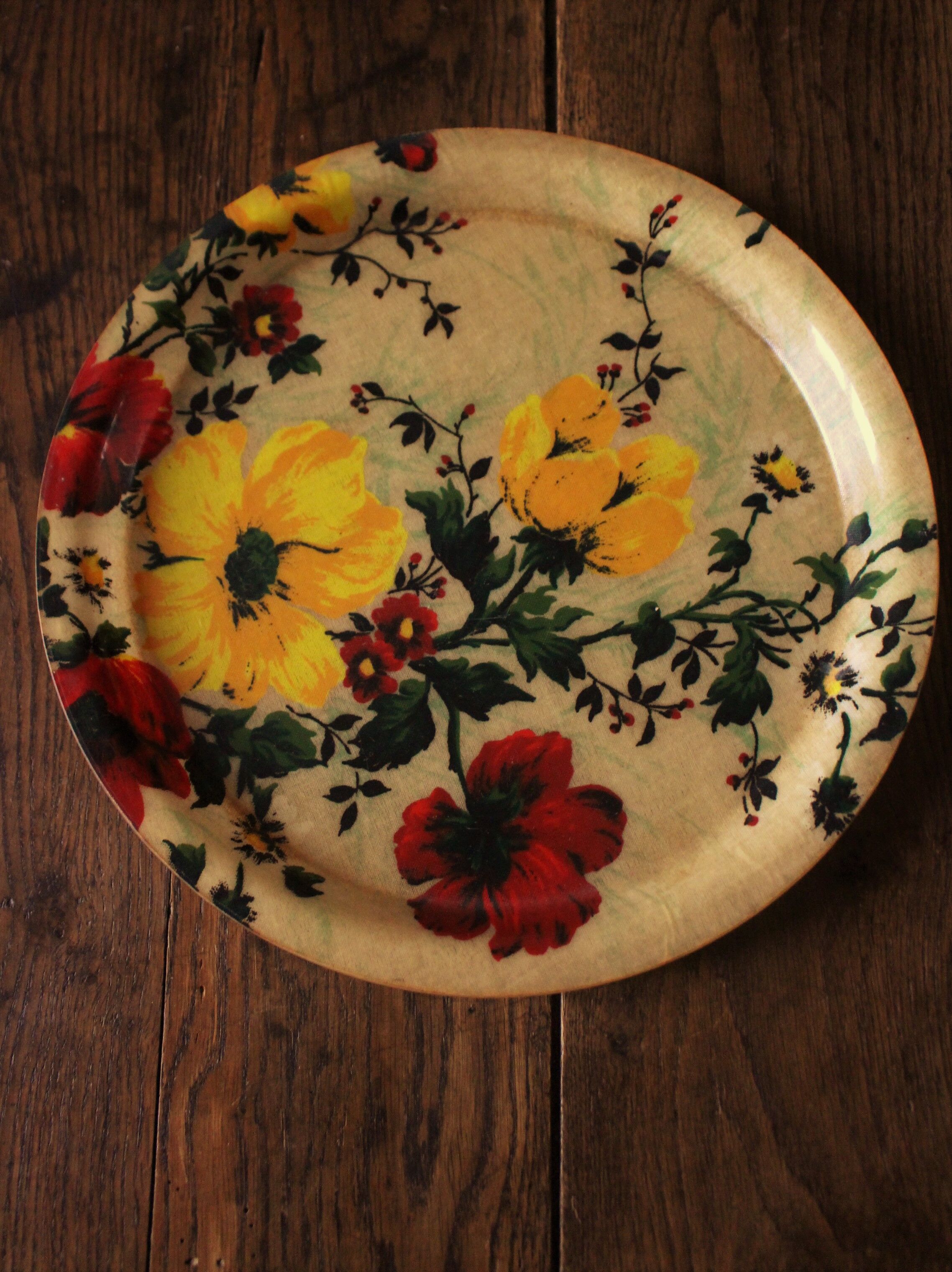 Round plastic top vintage flowers