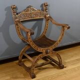 Fauteuil Dagobert en Noyer, style Médiéval – Fin XIXe