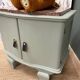 Chevet ou meuble d’appoint vert de gris