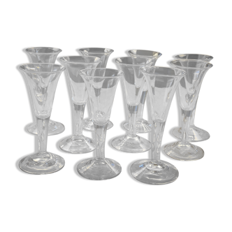 Ensemble de 10 verres à pied en cristal, époque xviiième, très bel état.