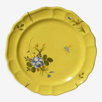 Assiette en faience de Montpellier