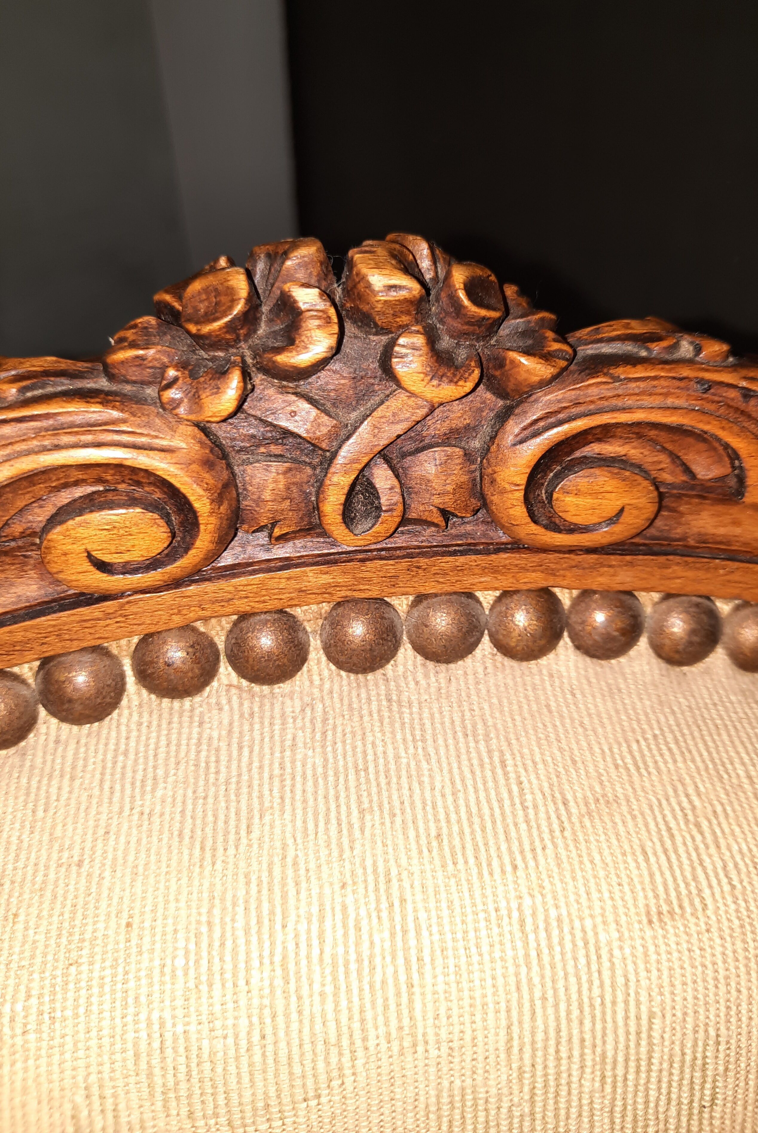 Paire de fauteuils style Louis XVI
