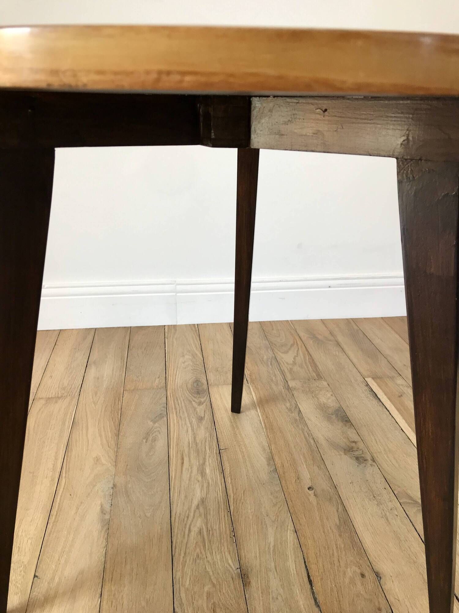 Tripod coffee table in wood and two-tone marquetry Scandinavian design 50s-60s