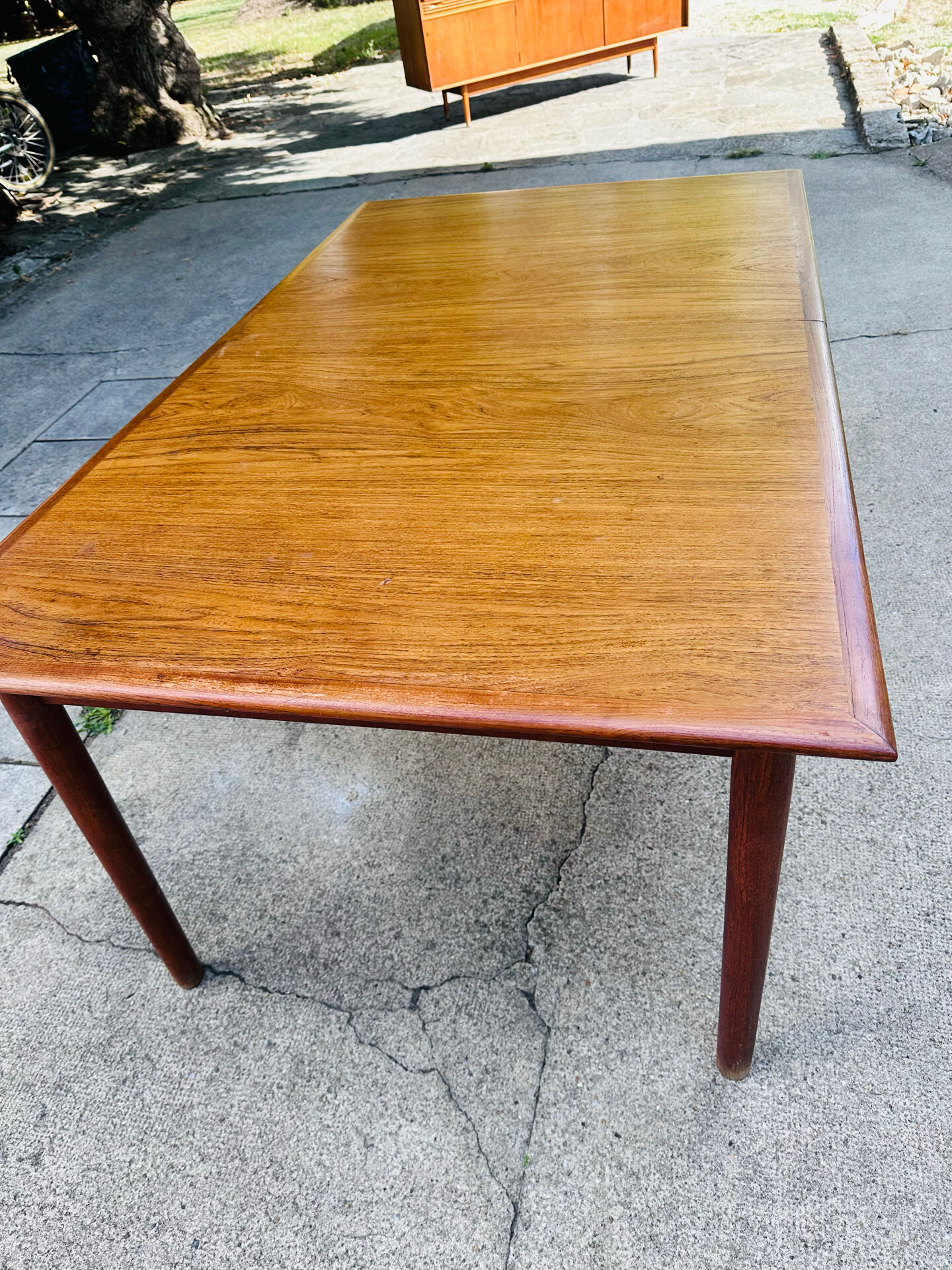 Table scandinave