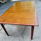 Table scandinave
