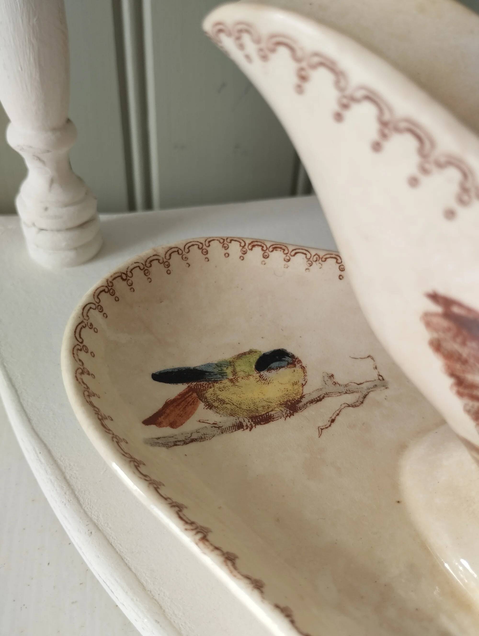 Longwy "Mésange" - Sauce boat on a polychrome ironstone base